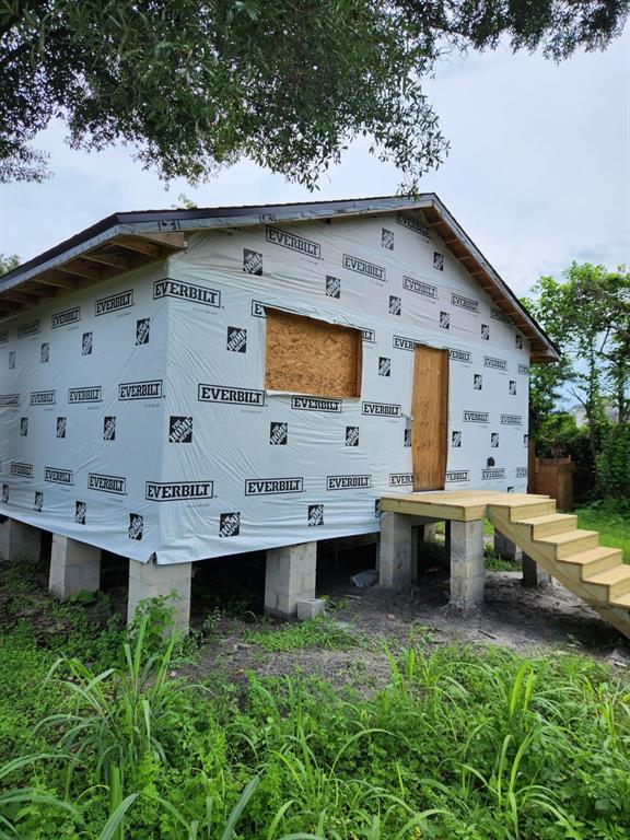 a view of a back yard with a tv