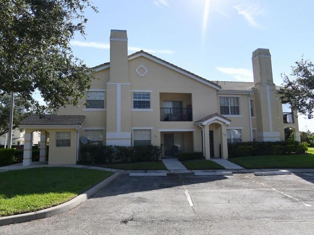 $1,900 | 120 Southwest Peacock Boulevard, Unit 11207 | Fountainview