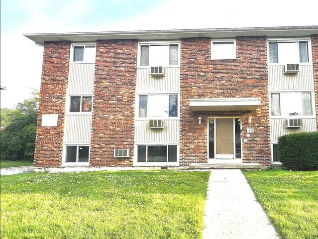 $1,350 | 1355 Abbott Drive, Unit 1 | Elgin