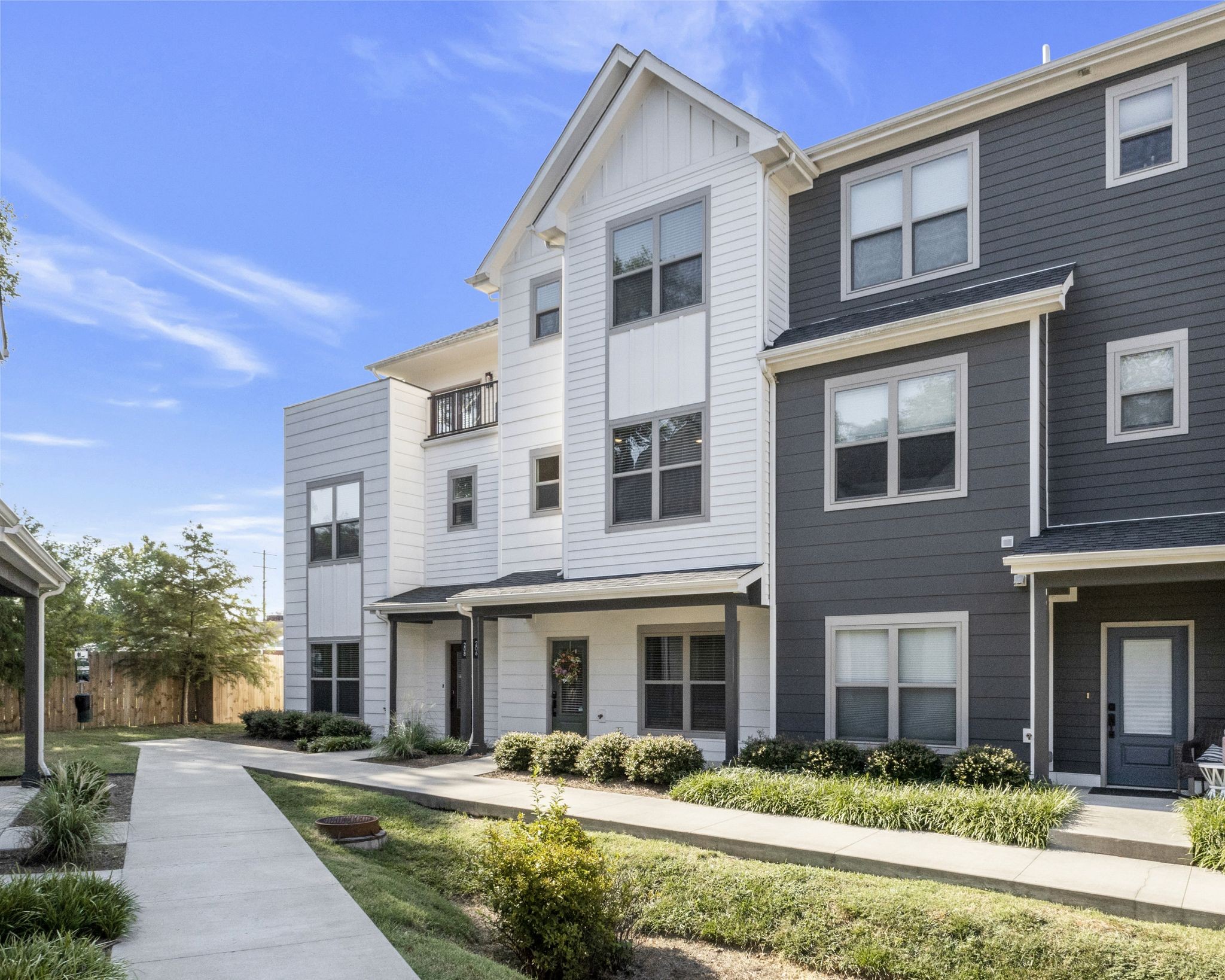 100 Thompson community has 45 townhome units conveniently off of Thompson Lane and near Briley Parkway