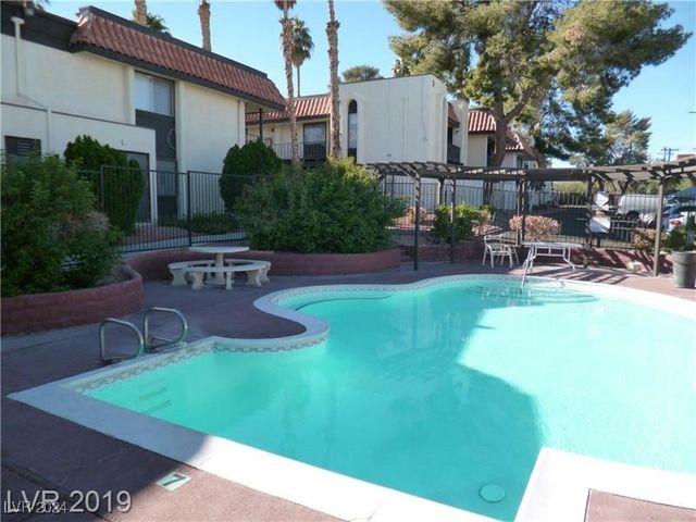 $199,900 | 1440 East Vegas Valley Drive, Unit 7 | Winchester