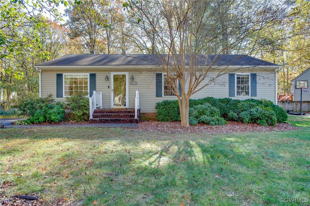 Ranch-style home with a front lawn