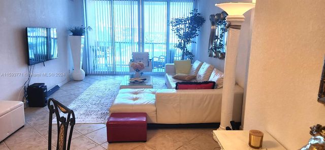 $2,700 | 2501 South Ocean Drive, Unit 730 | South Central Beach