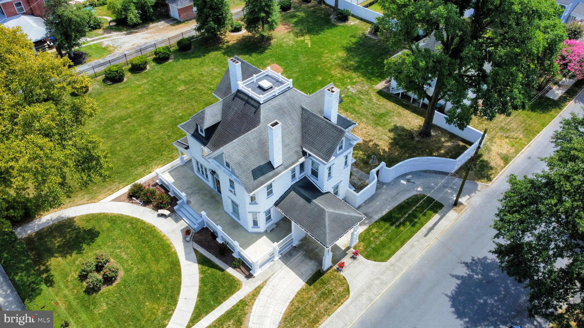 an aerial view of a house with outdoor space and a lake view