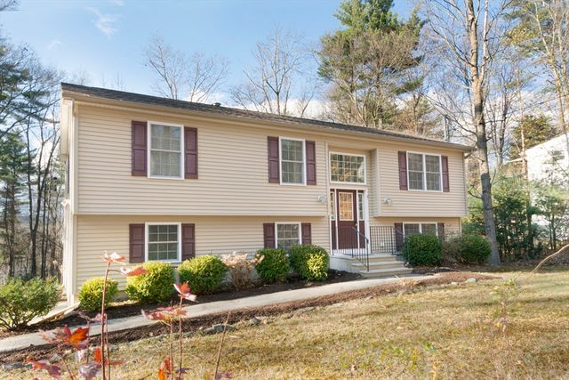 $329,900 | 7 Knollwood Road | Brimfield