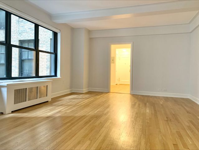 $4,595 | 400 East 58th Street, Unit 2G | Sutton Place