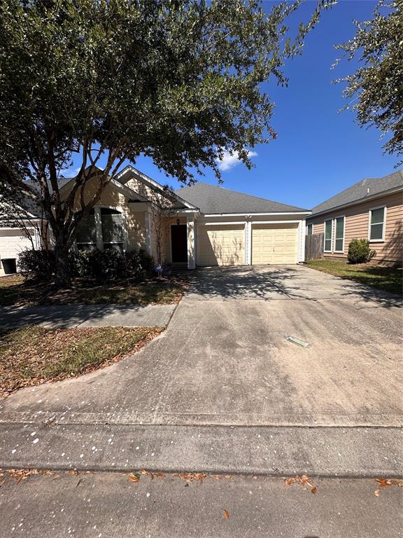 a view of a yard in front of a house