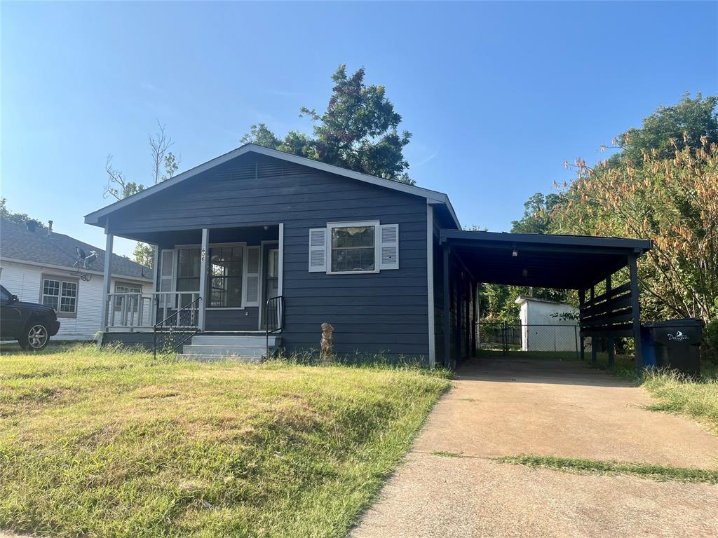 a view of a house with a yard and garage