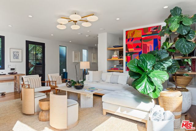 $5,850,000 | 634 Brooks Avenue | Venice