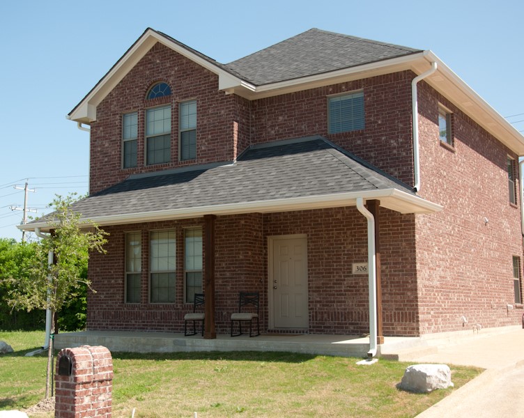 View of front of home featuring a front lawn