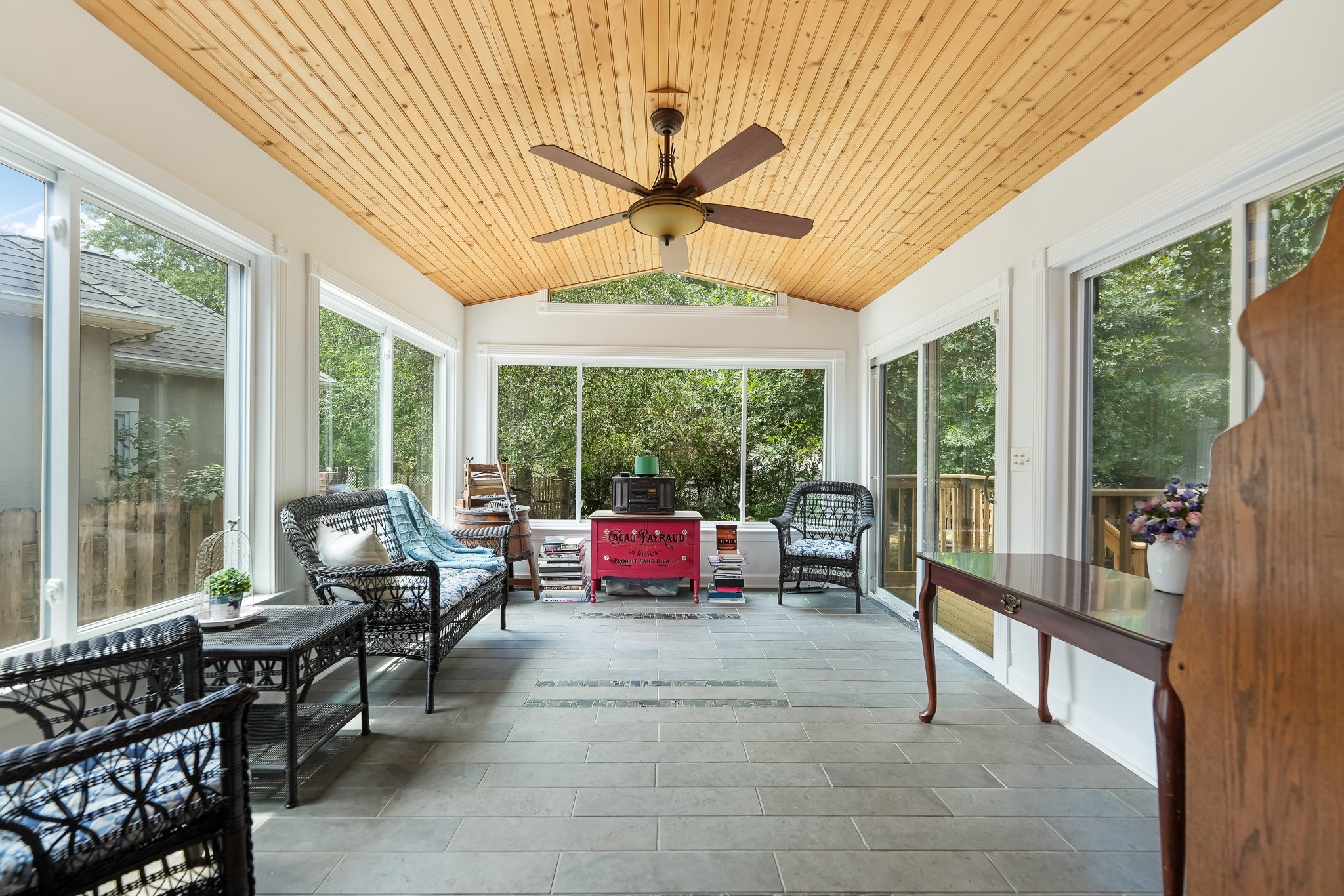 a living room filled with furniture