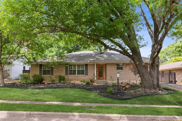 $740,000 | 10023 Medlock Drive | Old Lake Highlands