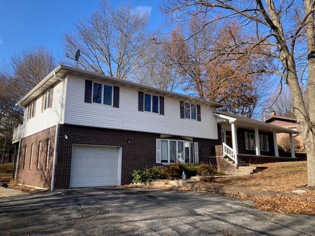 $252,000 | 301 North Hutton Drive | Newton