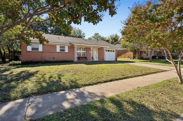 $209,000 | 820 East Mustang Street | Crowley