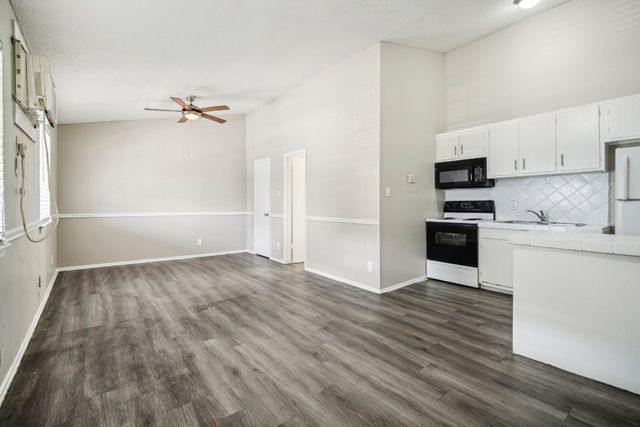 $800 | 1300 Parker Lane, Unit 106 | Riverside