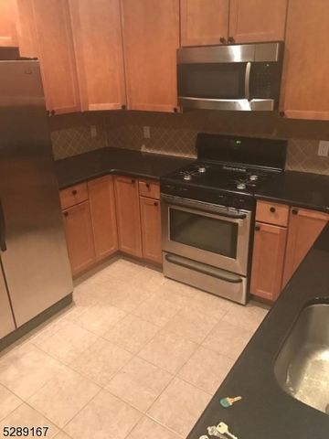 $2,200 | 15 Tichenor Street, Unit 402 | South Broad Street