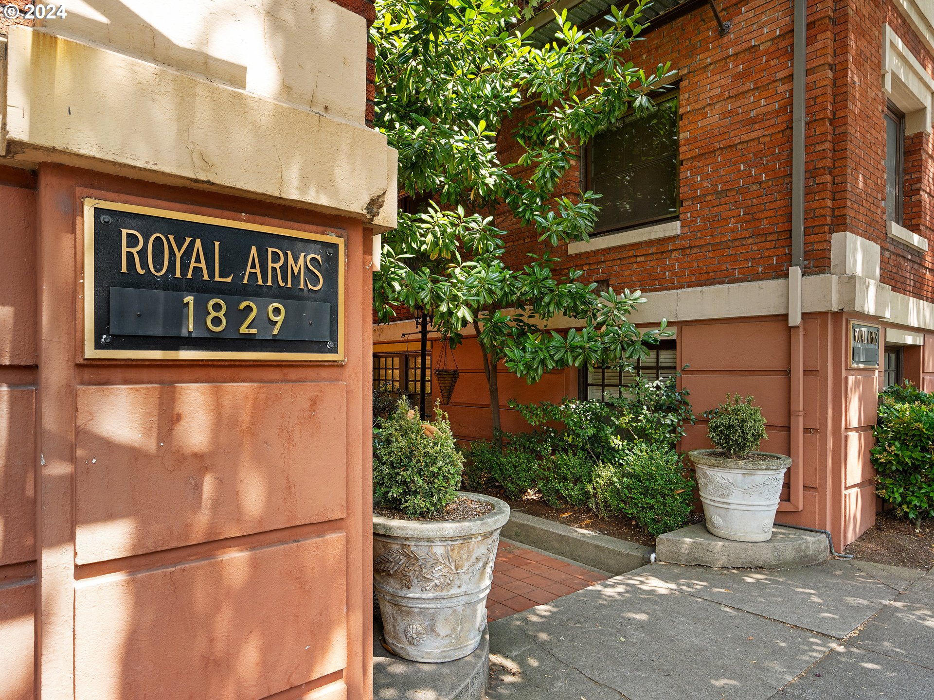 a sign broad on the side of a building