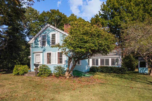 $799,000 | 38 Waterside Lane | Clinton Village Historic District