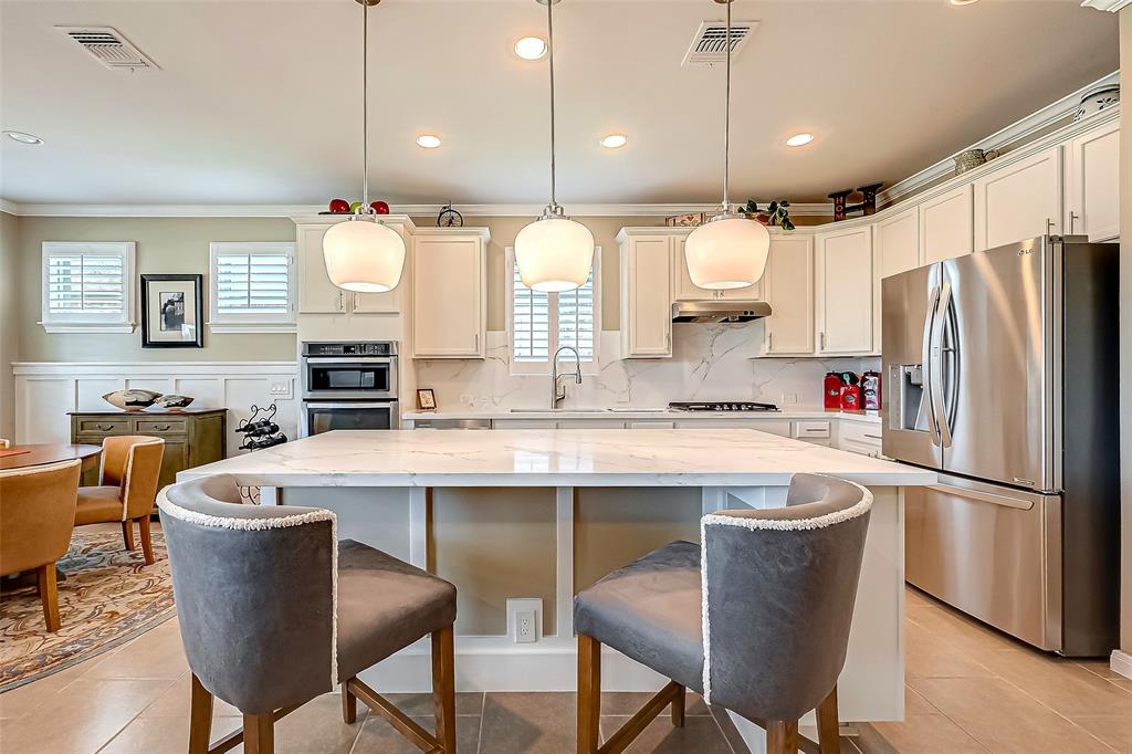 Is this kitchen calling your name???Welcome to 3430 Satin Leaf Lane. Seller has meticulously cared for this home and is ready to pass it on to someone who will care for it just as well.