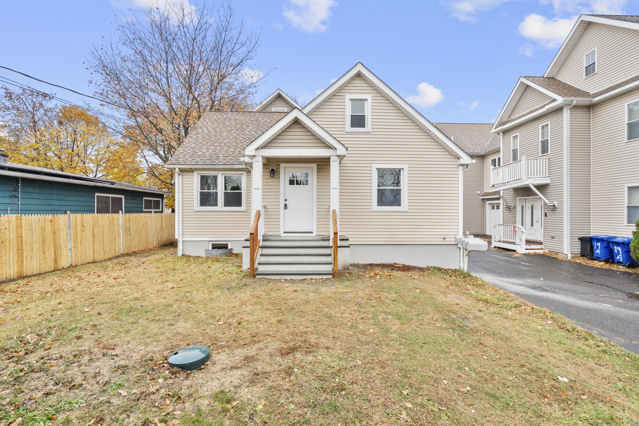 a view of a house with a yard