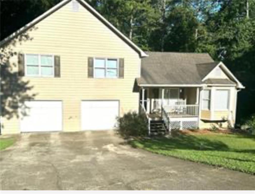 a view of a house with backyard