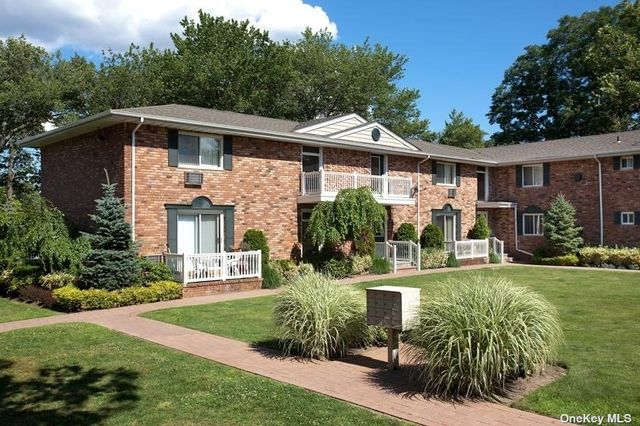 $2,495 | 2 Baker Street, Unit 2C | West Babylon