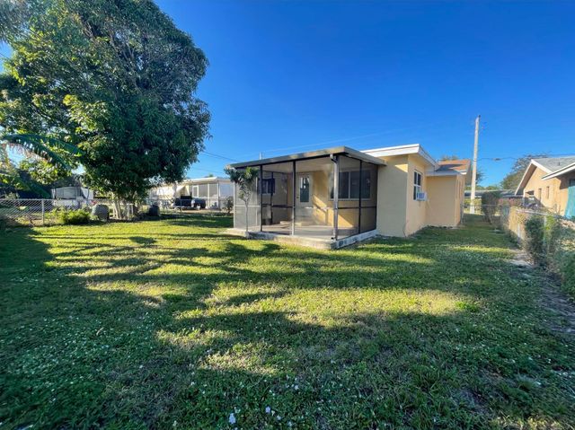 $3,000 | 214 Southwest 10th Avenue | Boynton Beach