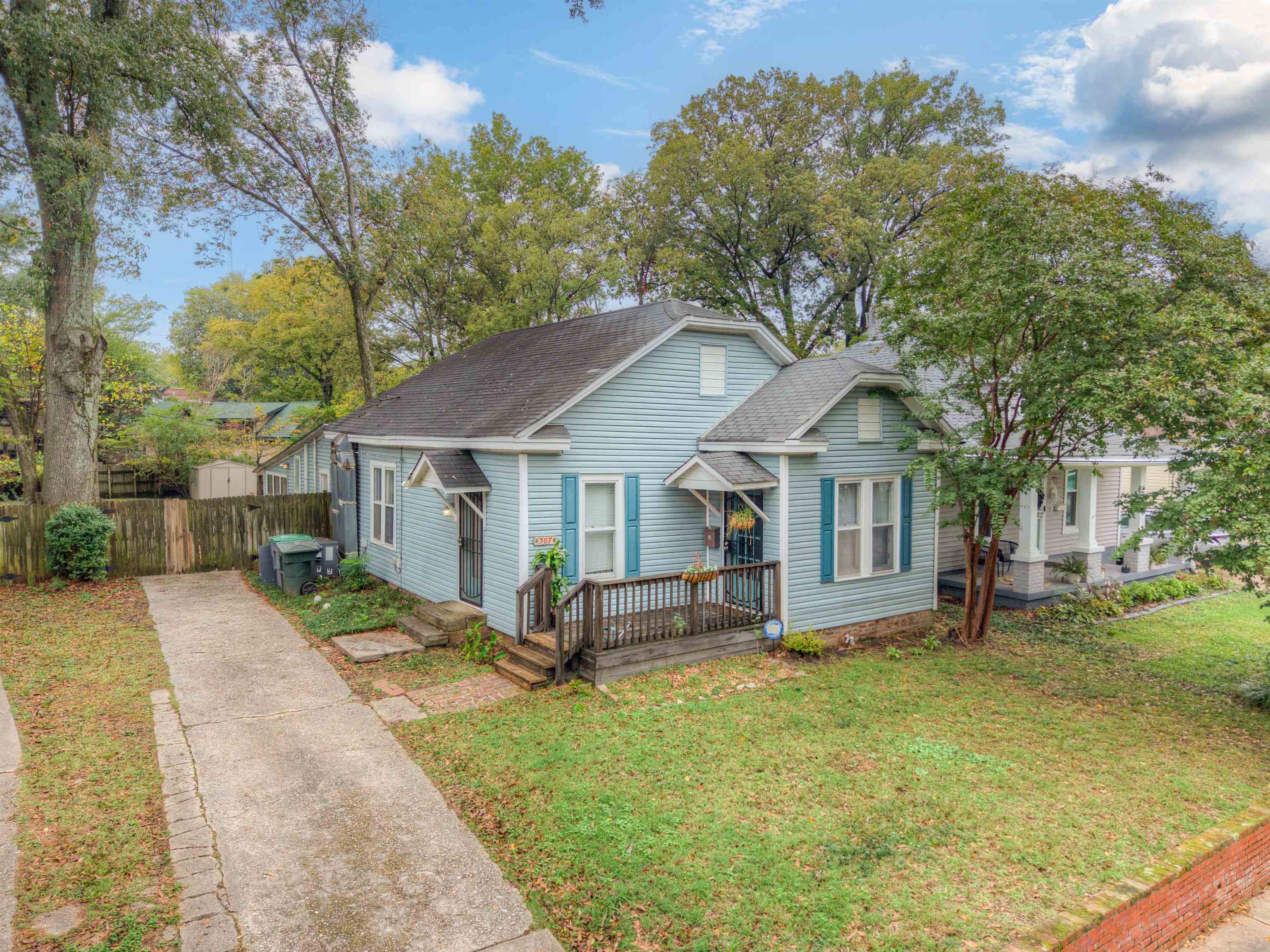 a view of house with a yard