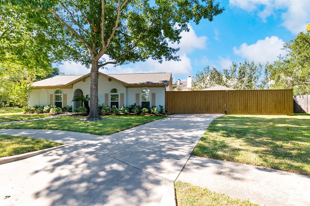 Located in the heart of the Energy Corridor, these Sellers have taken care of all the important items!  Automatic privacy gate allows for convenient parking for additional vehicles.