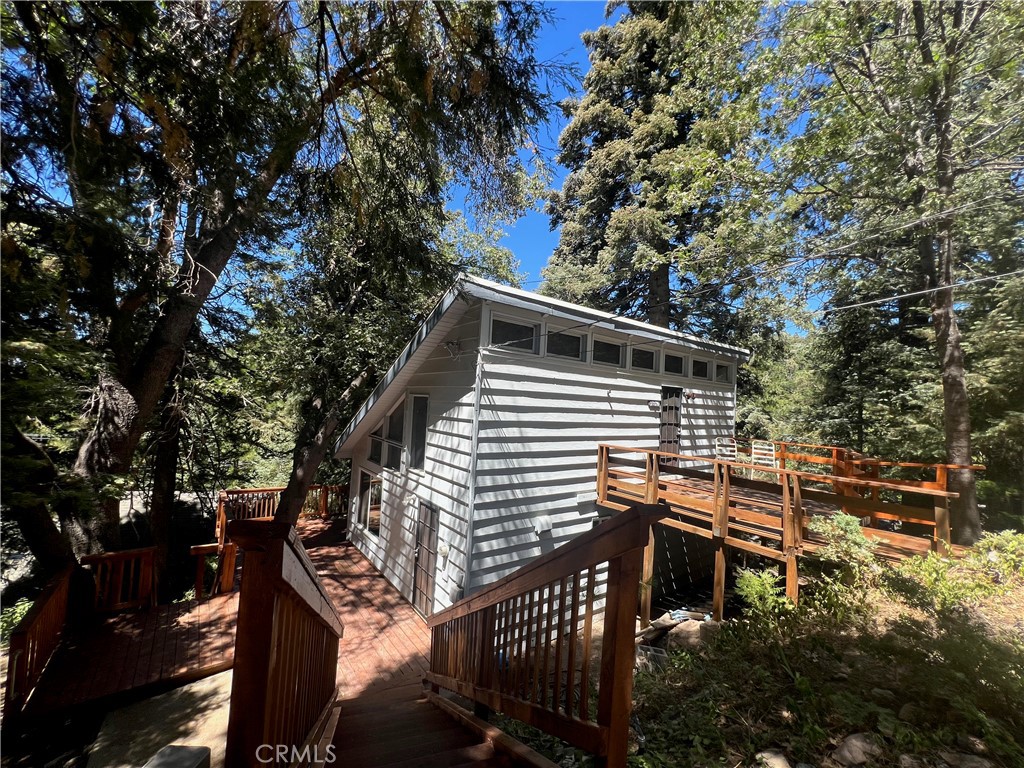 a view of house with backyard and trees