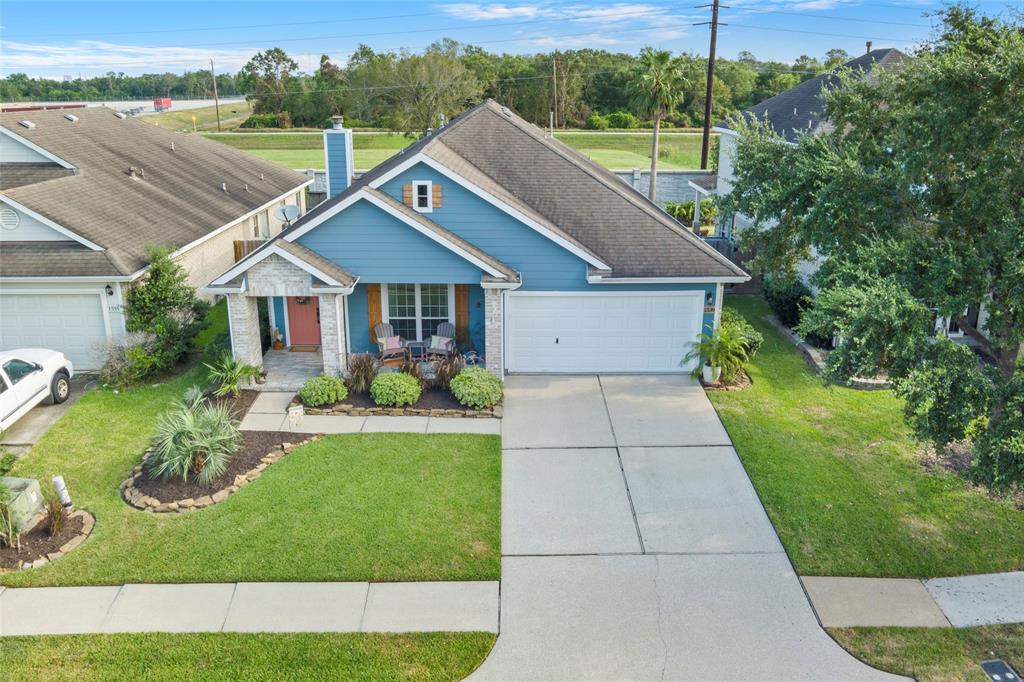 Welcome to this adorable home in Kirby Lake.