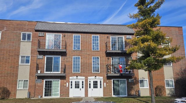 $179,900 | 101 West Elk Trail, Unit 201 | Carol Stream