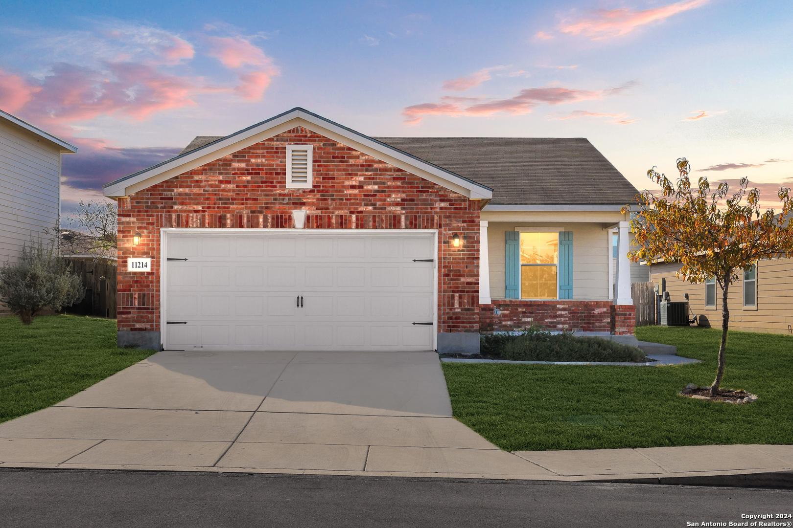 a front view of house with yard