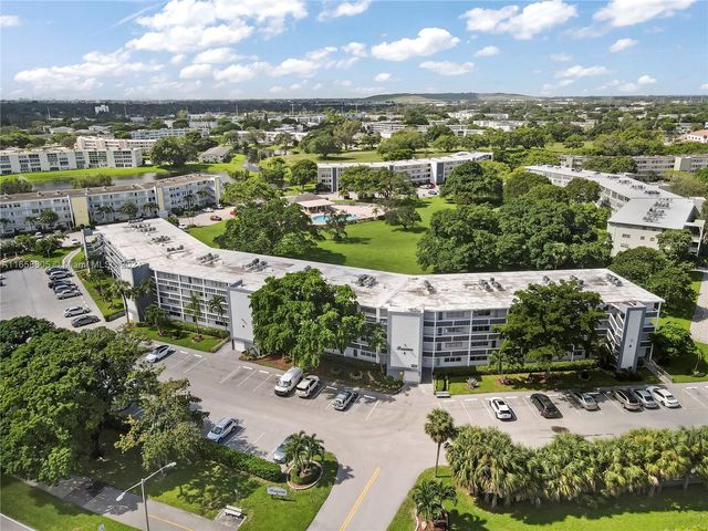 $139,000 | 1012 Berkshire A, Unit 1012 | West Deerfield Beach