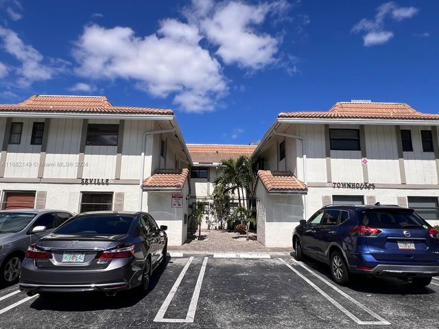 $2,800 | 10789 Royal Palm Boulevard, Unit 4 | Country Club