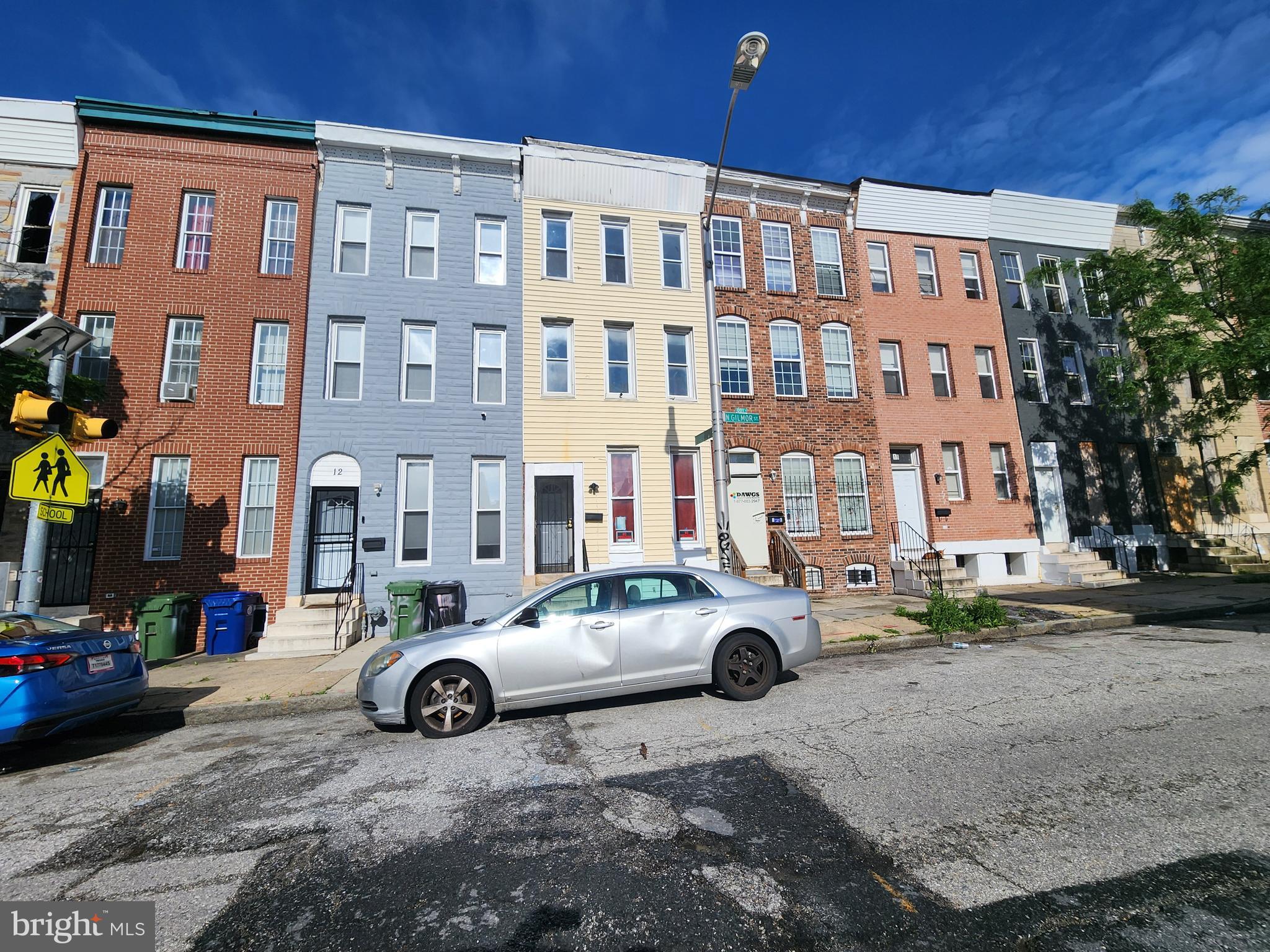 a car parked in front of a building