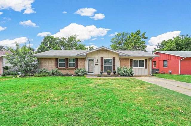 $289,000 | 1019 Pebblebrook Drive | Lewisville