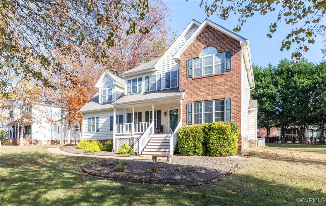 View of front facade with a porch and a front lawn