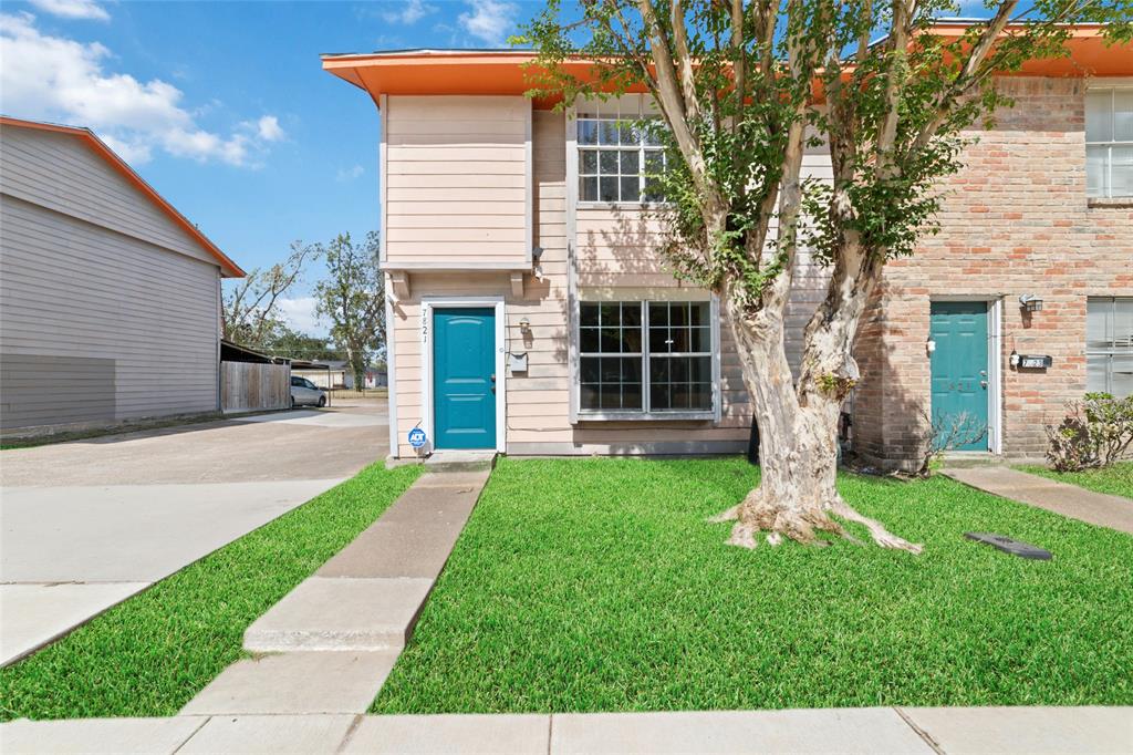 a view of a house with a yard