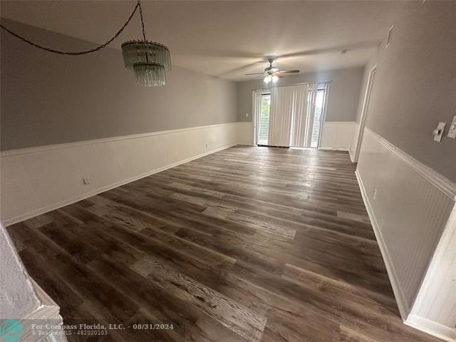 $2,000 | 2420 Southwest 81st Avenue, Unit 403 | Arrowhead Condominium