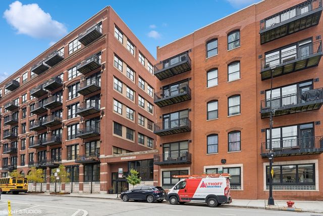 $2,300 | 226 North Clinton Street, Unit 208 | Clinton Street Lofts