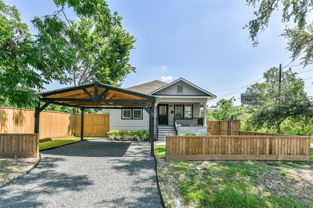 Recently remodeled Craftsman home. This charming 3 bedroom, 2 bath gem features an oversized front porch, 2 car porte cochere and a fully fenced backyard. Located in Houston First Ward, minutes from downtown and  Eleanor Tinsley Park.