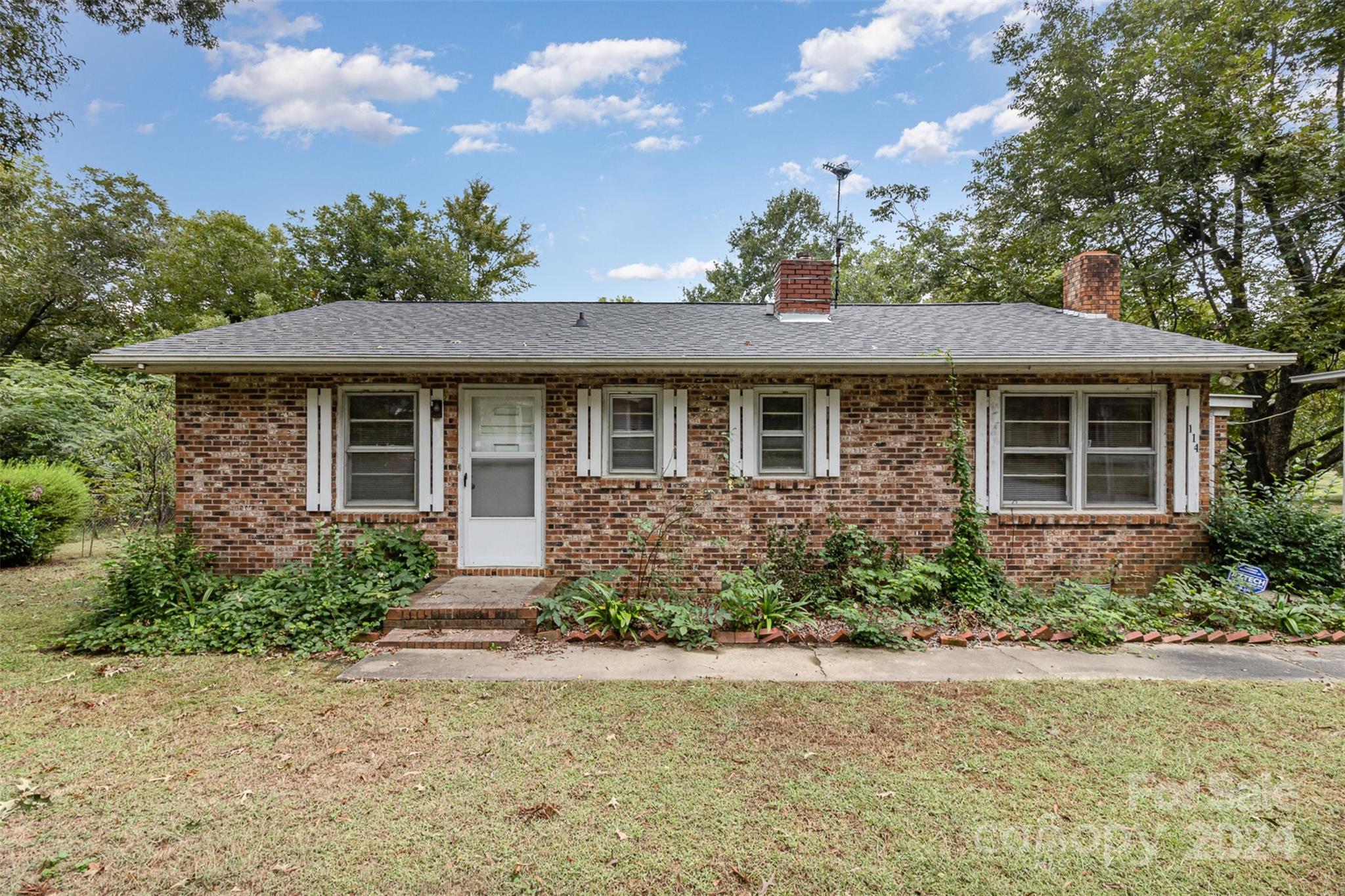 front view of house with a yard