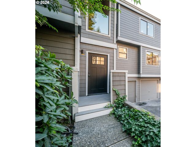 $579,000 | 637 Southeast Linn Street, Unit D | Sellwood-Moreland