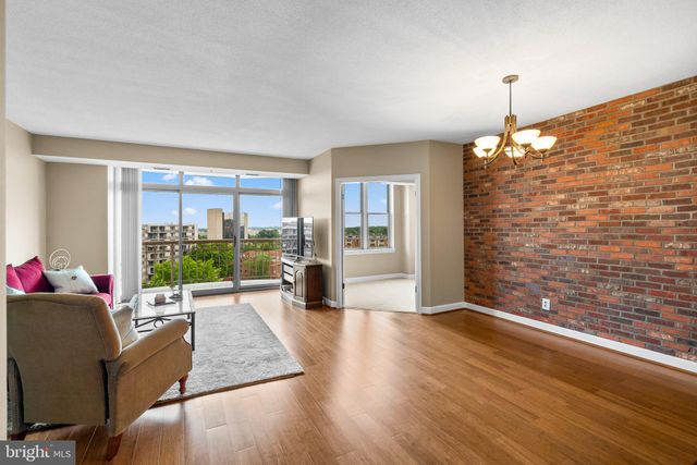 $498,000 | 5000 Battery Lane, Unit 905 | Bethesda