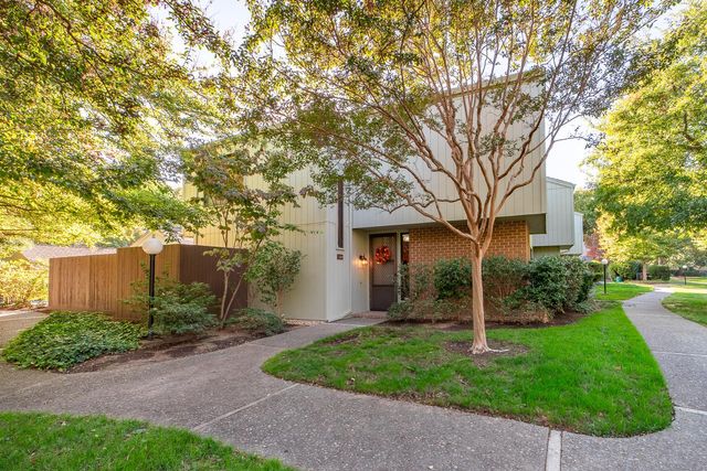 $549,000 | 1260 Vanderbilt Way | Campus Commons