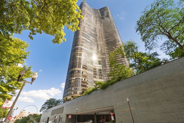 $2,750 | 505 North Lake Shore Drive, Unit 1001 | Lake Point Tower