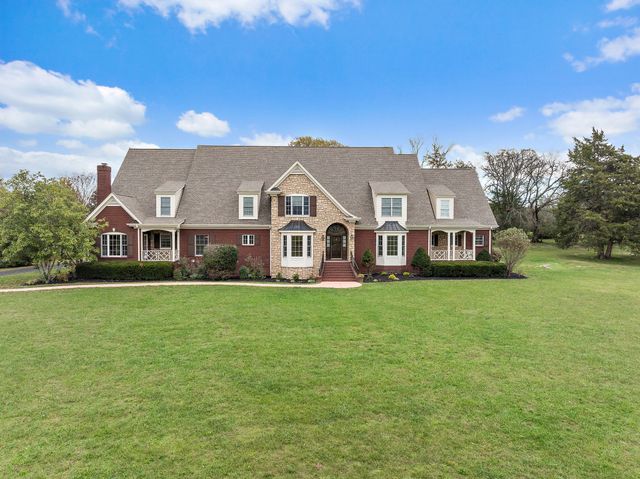 $2,317,500 | 303 Middlefield Lane