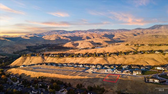 $525,000 | 4465 North Accipiter Way | Stewart Gulch