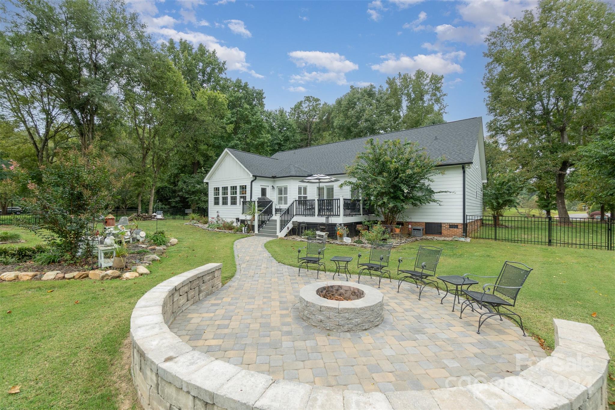 a view of a house with swimming pool and a yard